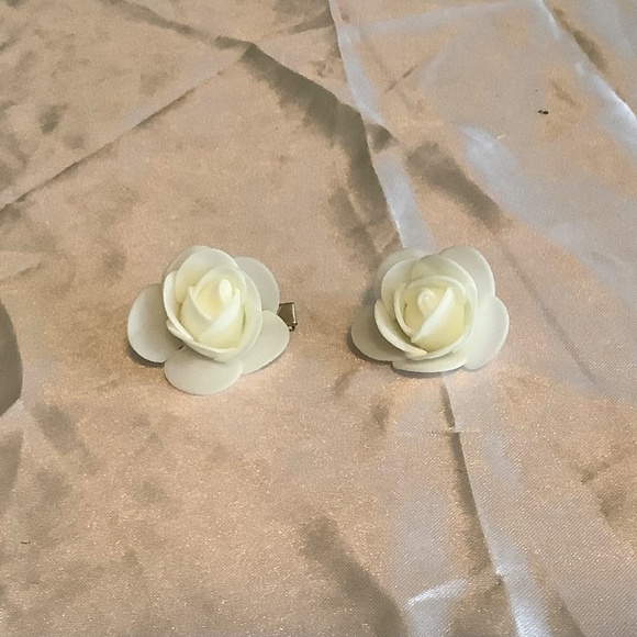 set of 2 small rose bud alligator clips - Picture 7 of 7